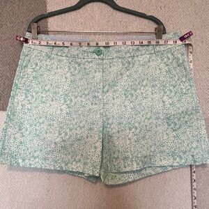Crown & Ivy Light Green Patterned Women's Shorts